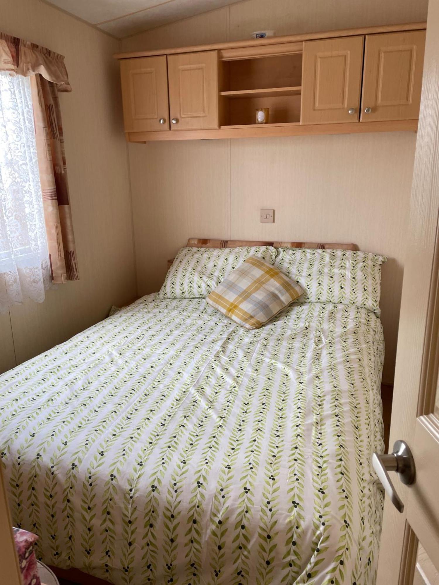 Cozy Camber Caravan 3 Bedroom Retreat With Decking Rye Exterior photo