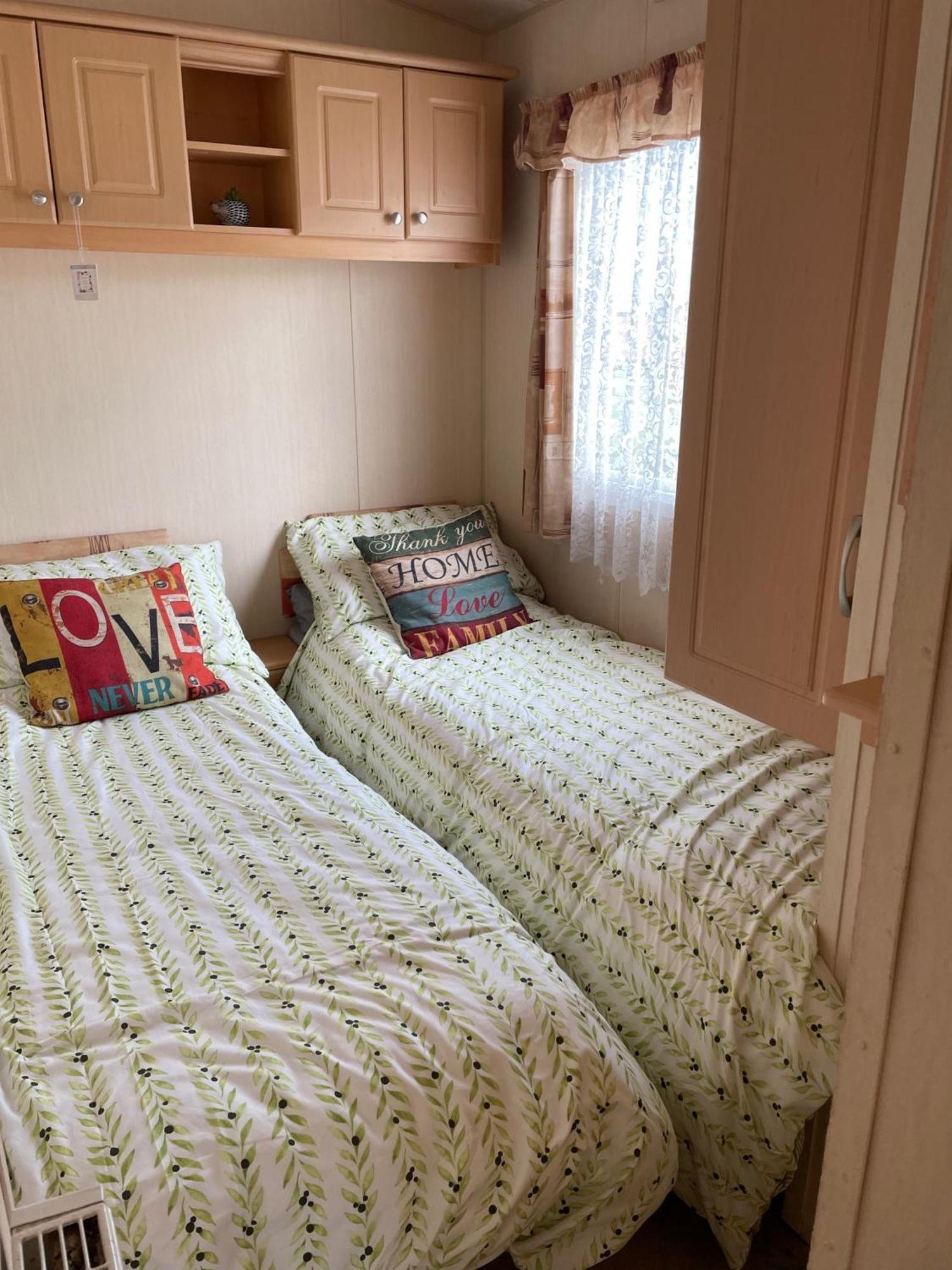 Cozy Camber Caravan 3 Bedroom Retreat With Decking Rye Exterior photo
