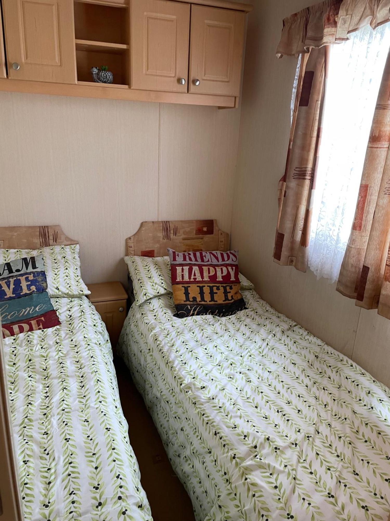 Cozy Camber Caravan 3 Bedroom Retreat With Decking Rye Exterior photo